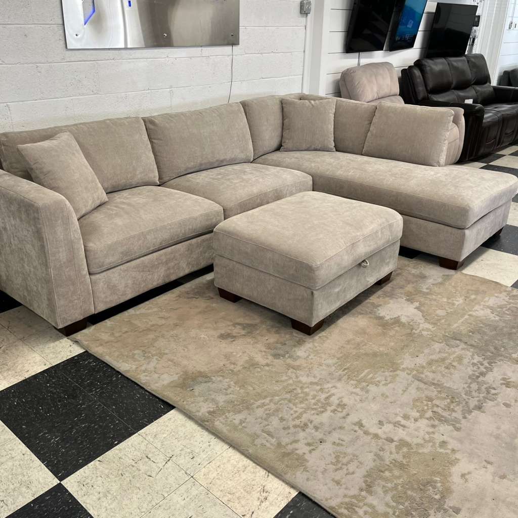 LIKE NEW!! COSTCO THOMASVILLE WALSEN SECTIONAL W/ STORAGE OTTOMAN!!