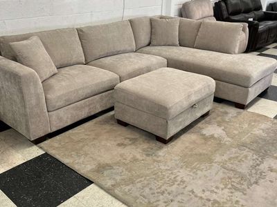 LIKE NEW!! COSTCO THOMASVILLE WALSEN SECTIONAL W/ STORAGE OTTOMAN!!
