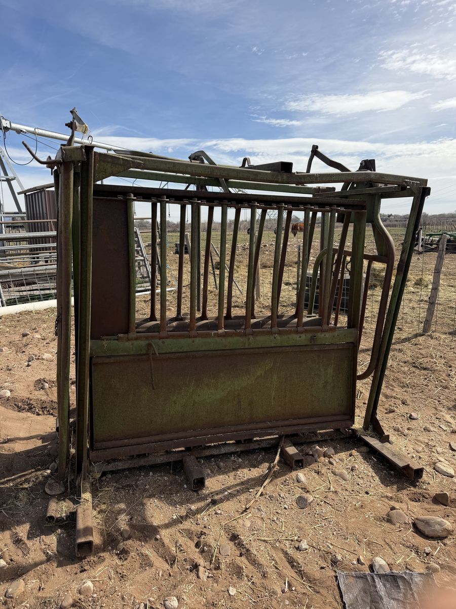 Powder River Squeeze Chute