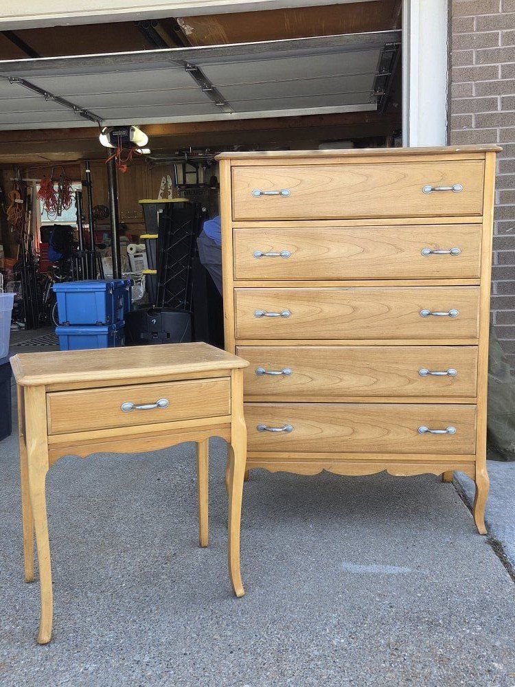 Beautiful dresser and nightstand, works perfectly!