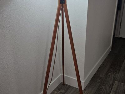 Mid century modern tripod lamp