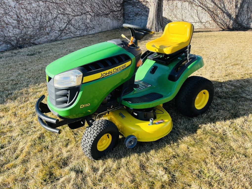 John Deere D110 Riding Lawn Mower with Bagger