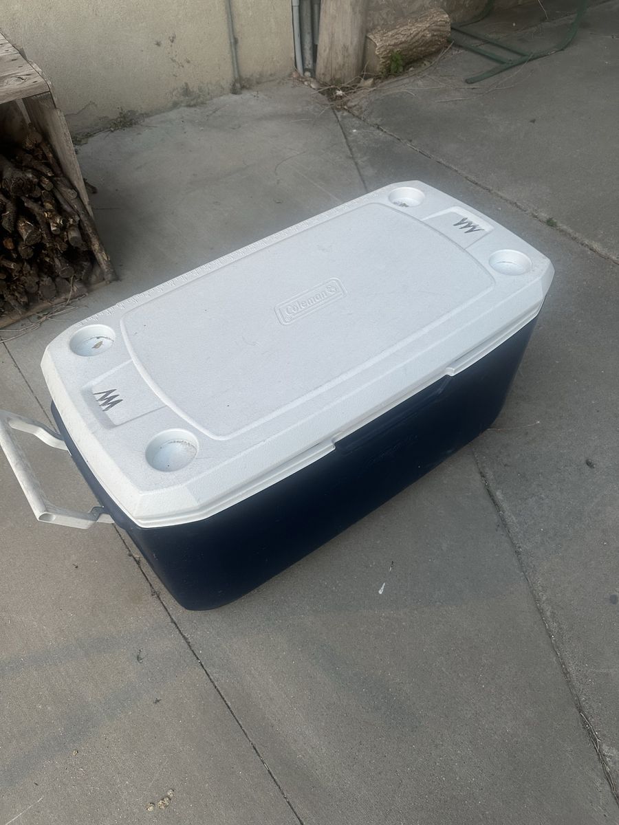 Coleman Xtreme Cooler Large Capacity Ice Chest
