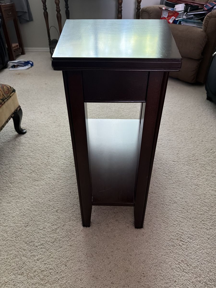 Beautiful table for between two chairs