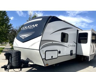 2021 Keystone Cougar Half-Ton. Solar, Sleeps10