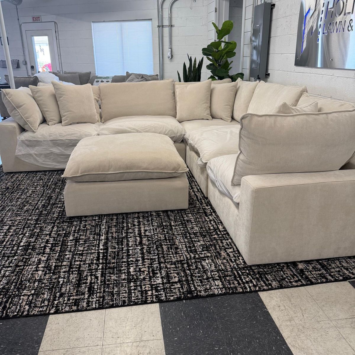 BRAND NEW!! COSTCO SEREEN 6-PIECE FABRIC MODULAR SECTIONAL, CLOUD COUCH, CREAM!!