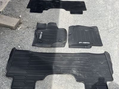 2022 Ford F-150 floor mats.
