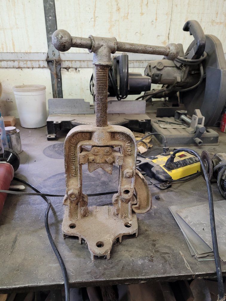 vintage pipe vise