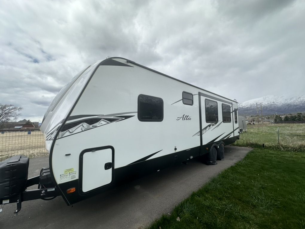 2022 East to West Alta 2850KRL