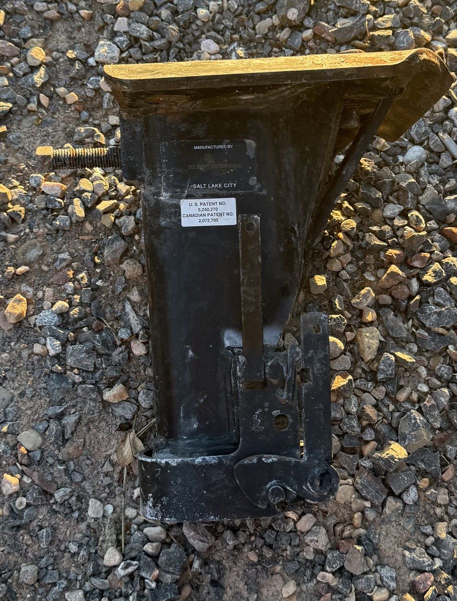 Fifth wheel to gooseneck adapter hitch Colibert