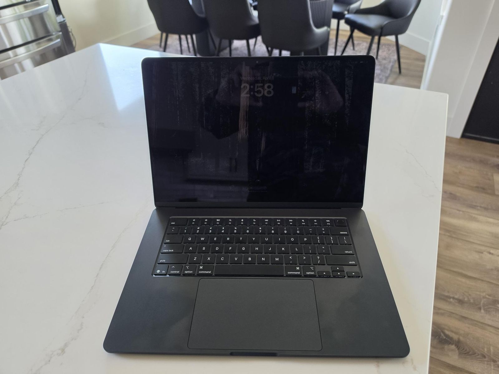 Apple - MacBook Air 15-inch Laptop - Apple M4 chip Built for Apple Intelligence - 24GB Memory - 512GB SSD - Midnight