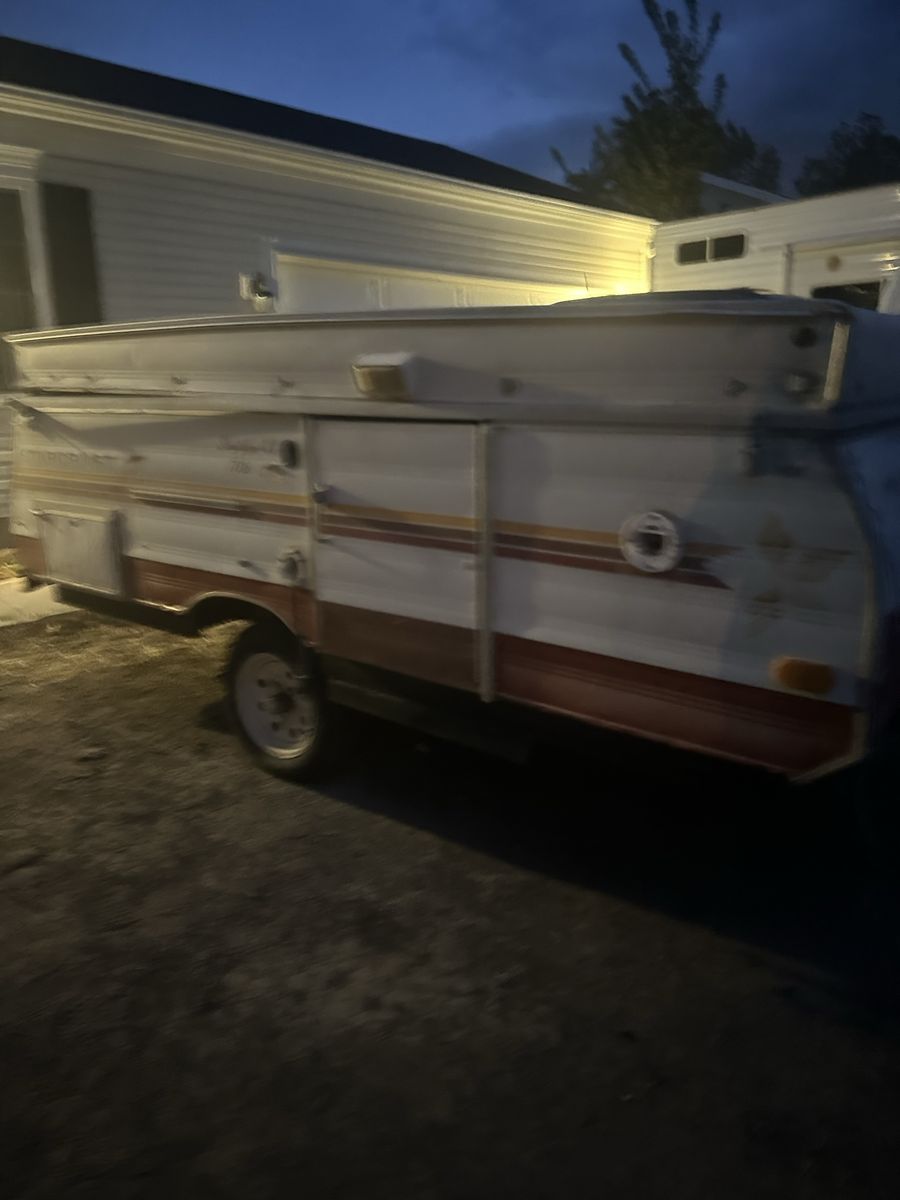 Pop Up camp trailer