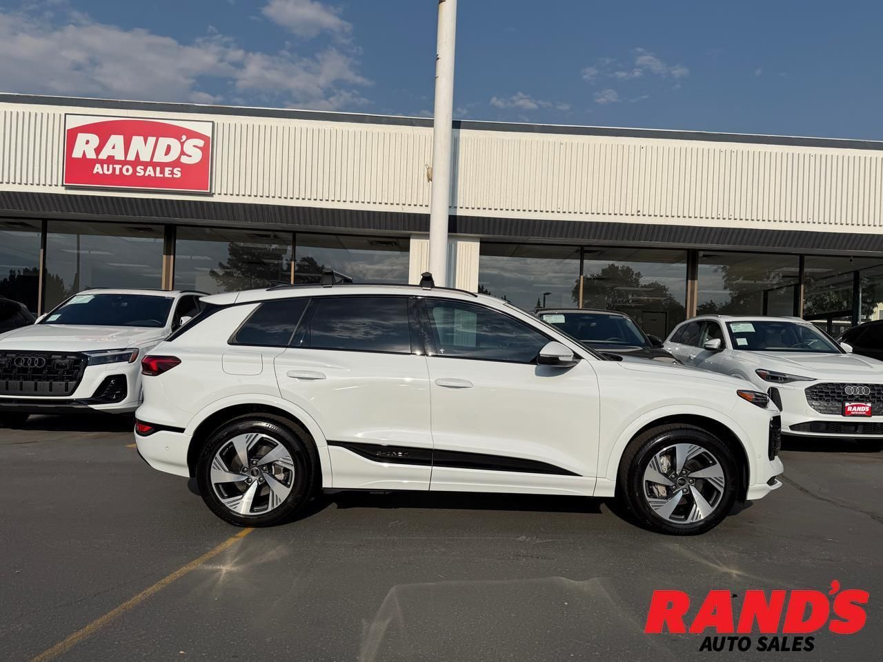 2025 Audi Q6 e-tron quattro Premium Plus
