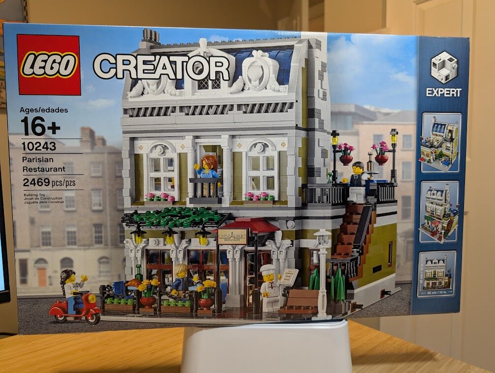New sealed lego 10243