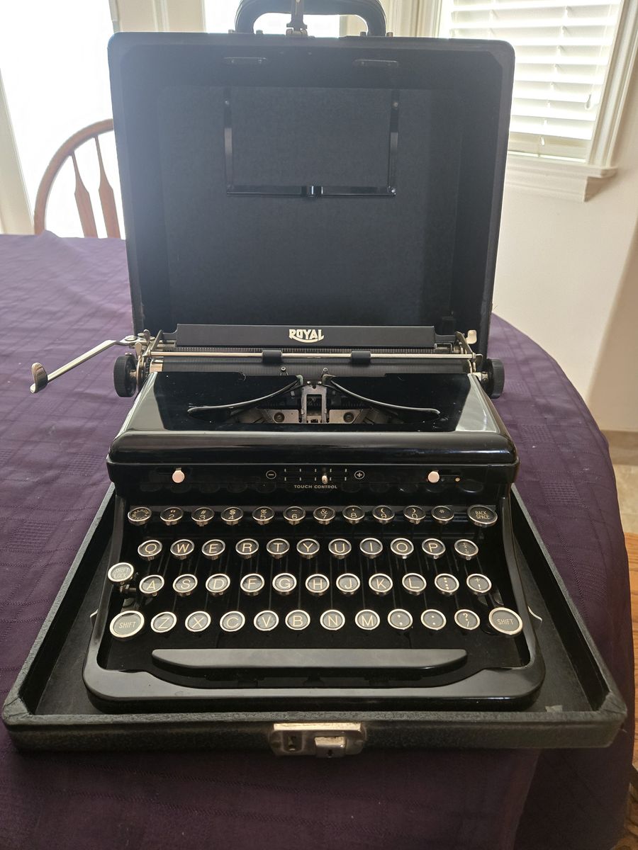 Vintage Royal Typewriter with travel case