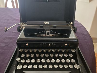 Vintage Royal Typewriter with travel case
