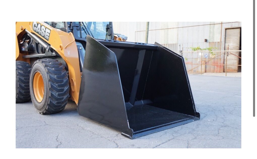 1 YARD BUCKET - SNOW & MULCH