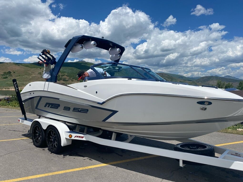 MB B52 Alpha 23' Wakesurf Boat