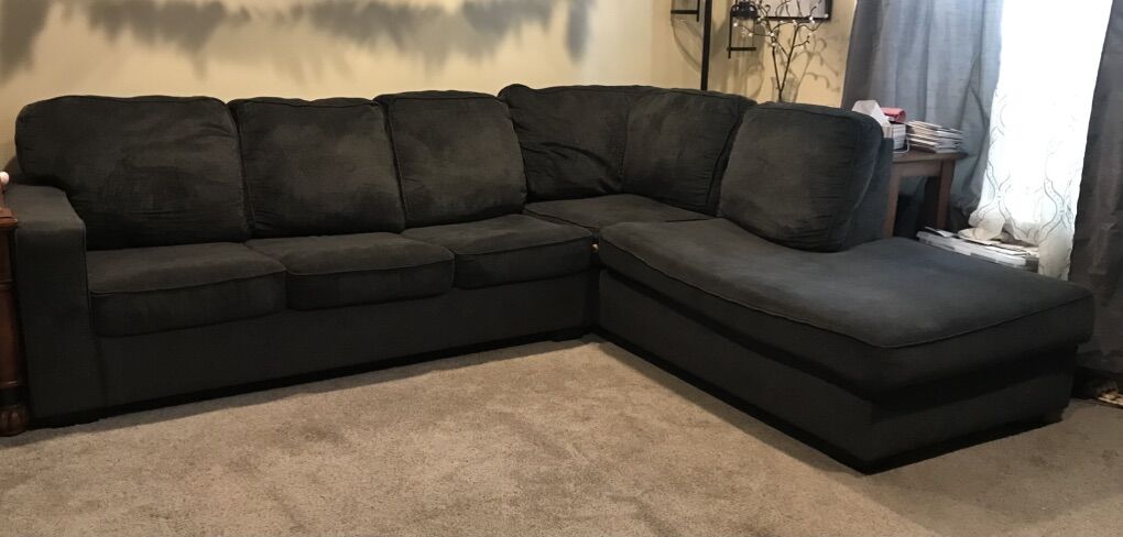 Sectional Sofa W/ pullout bed