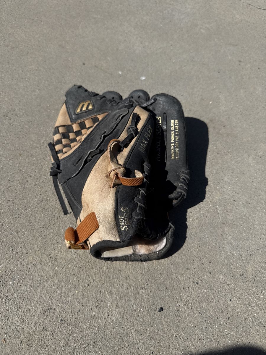 Mizuno Youth Baseball Glove