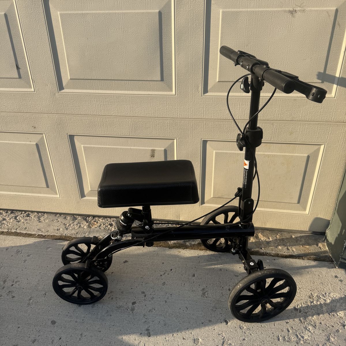 Large wheels Shock Absorption Medical Knee Scooter Walker Crutch Black