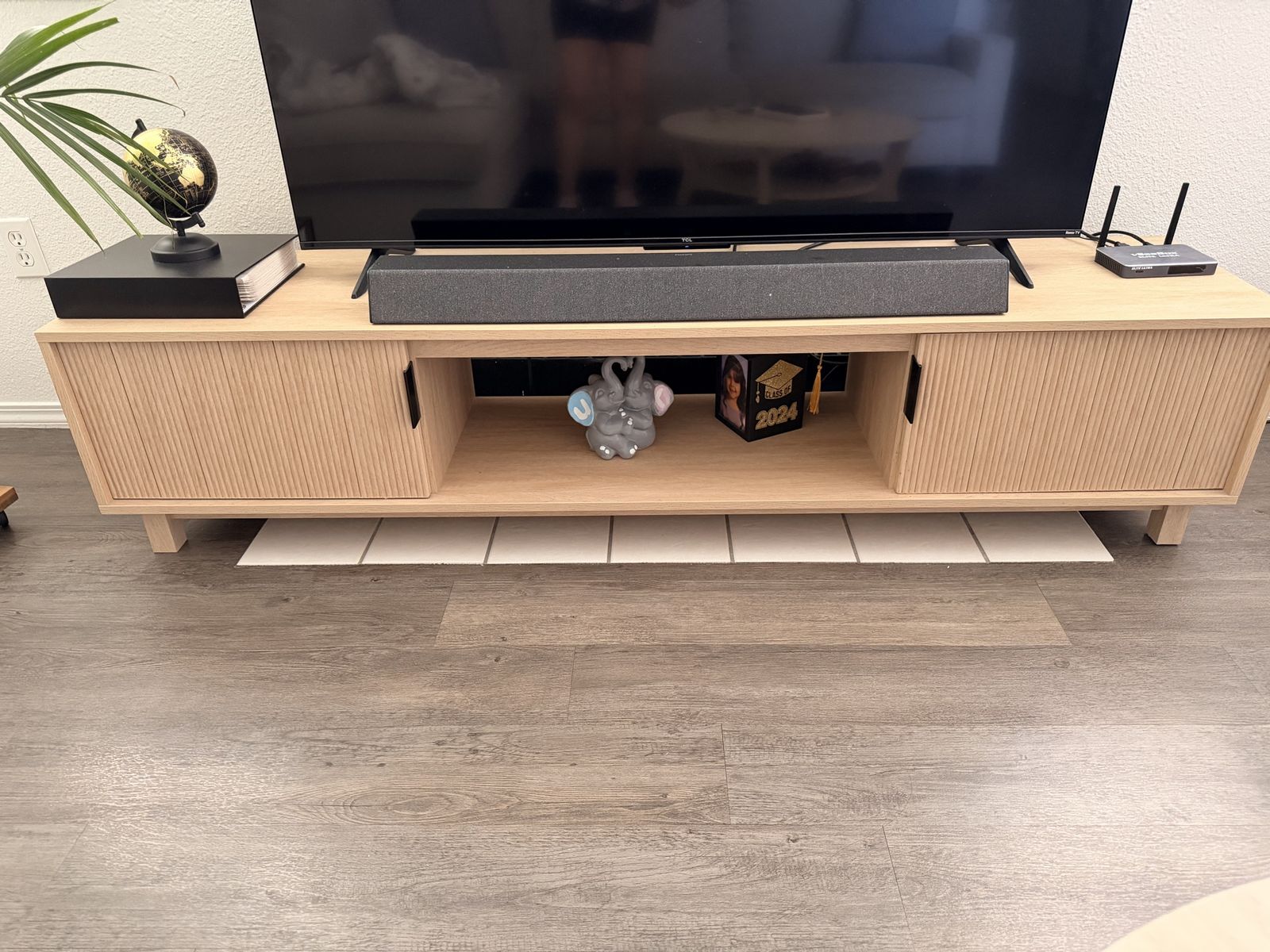 Tv console
