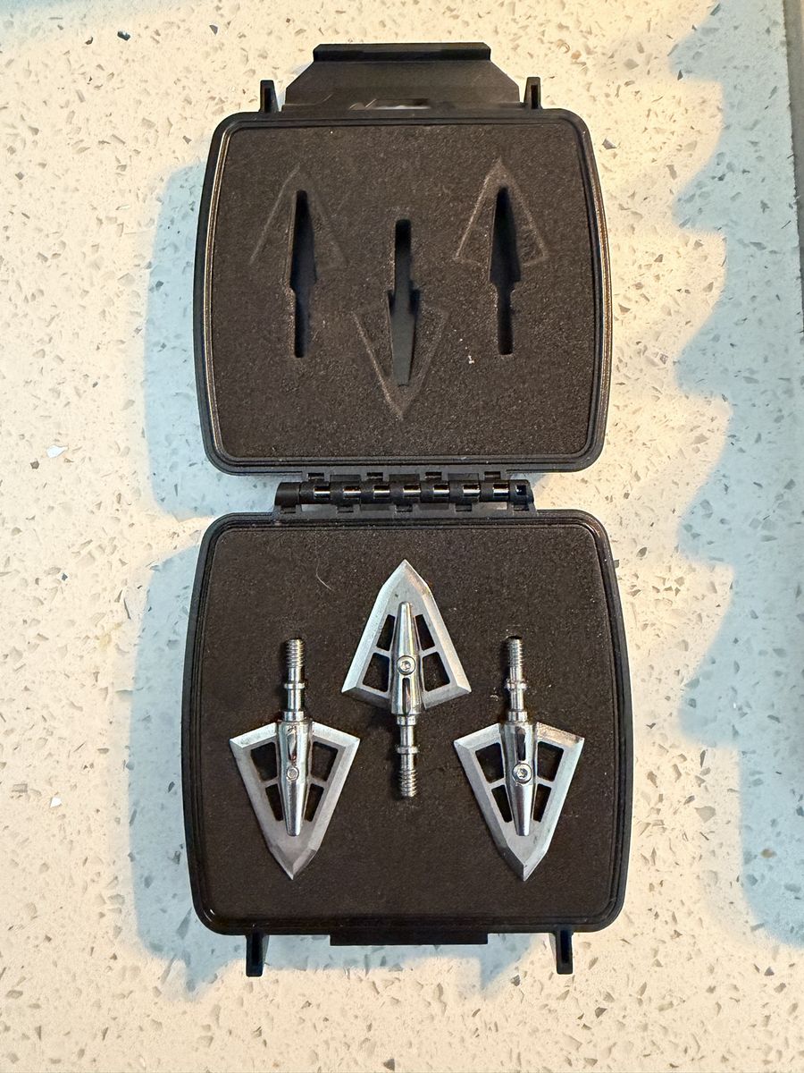 Iron Will Vented Broadheads 3-Pack with Storage Case