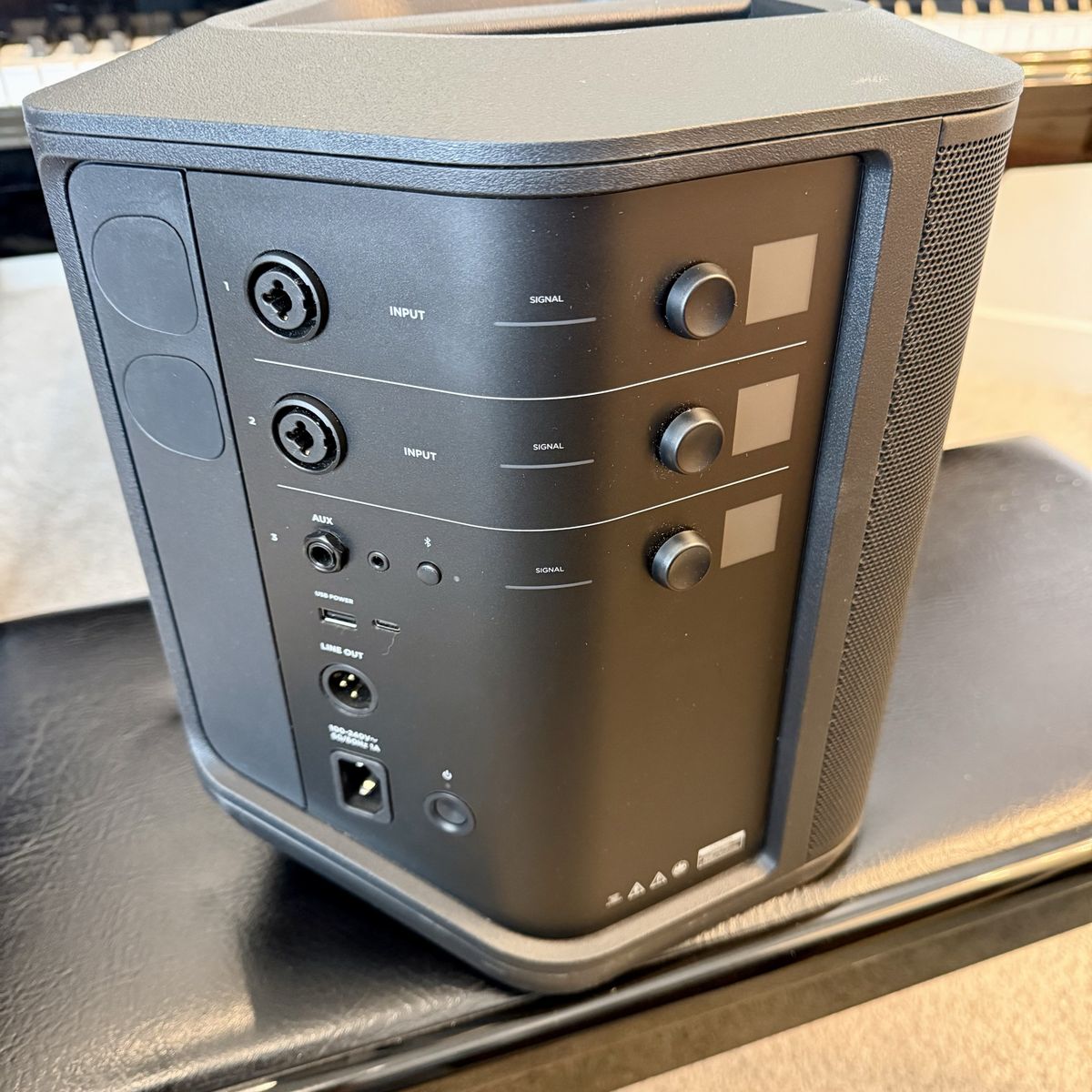 Main image 3