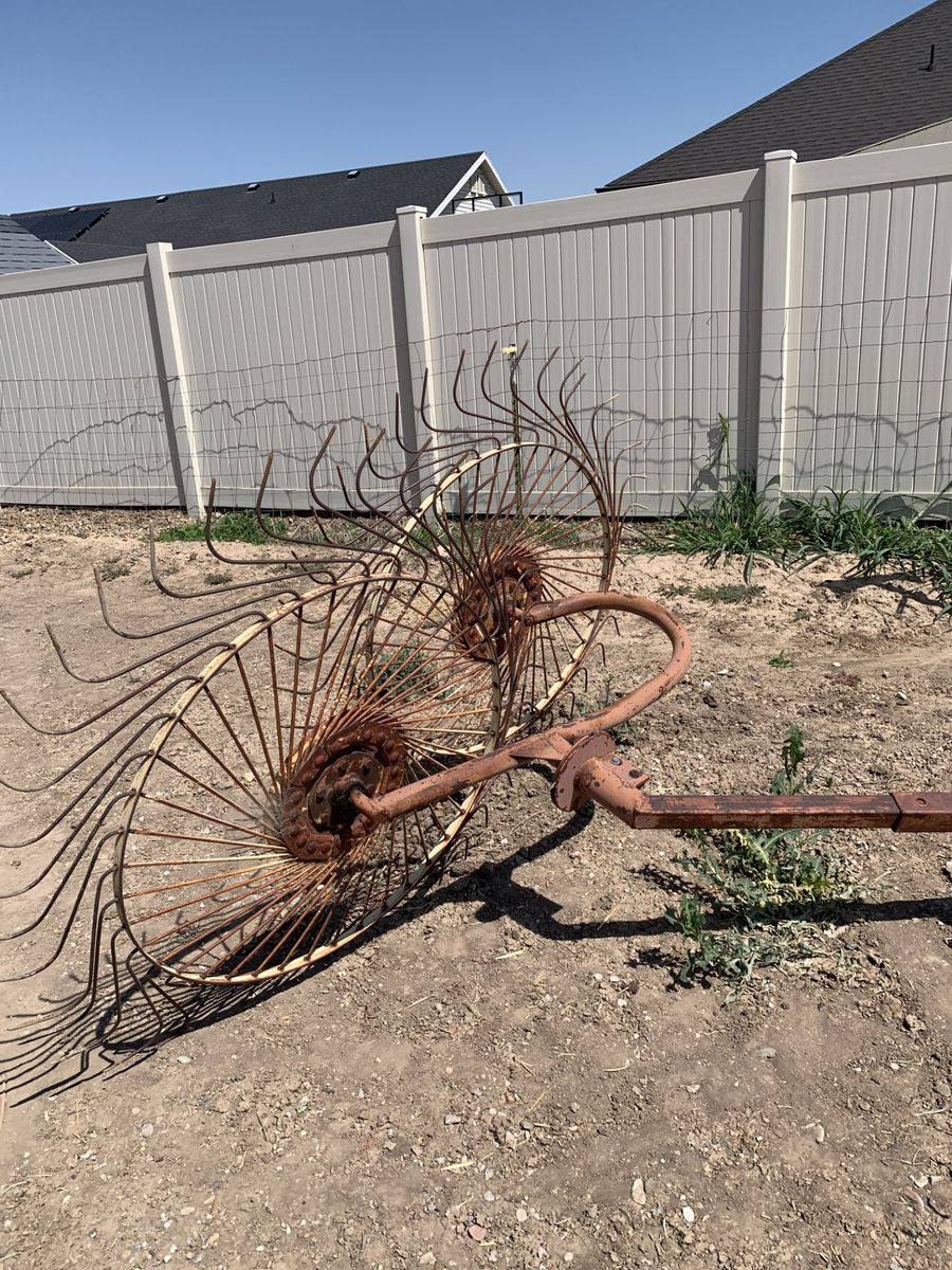 HAY RAKE TWO WHEEL PRONG - 3 POINT HITCH