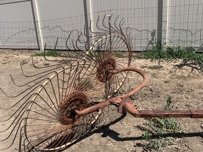 HAY RAKE TWO WHEEL PRONG - 3 POINT HITCH