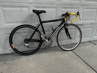 Cannondale R500 Road Bike - Carbon Fork - 45cm
