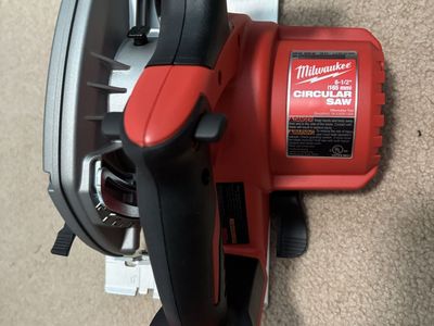 Milwaukee M18 FUEL 2732-20 7-1/4" Cordless Circular Saw - Tool Only.