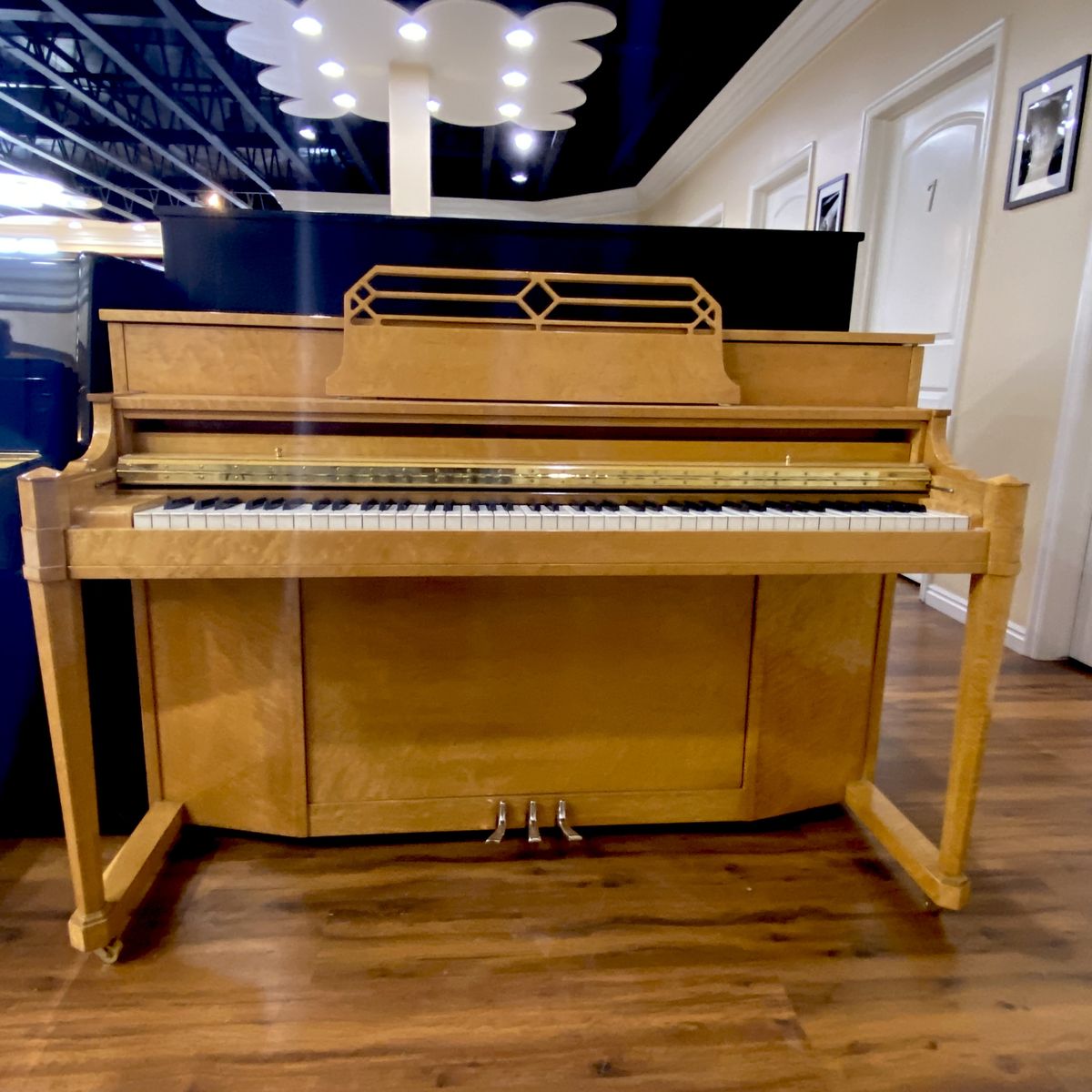 LIKE NEW SPINET PIANO