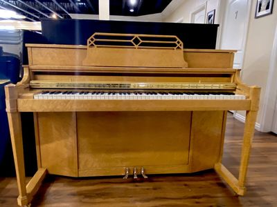 LIKE NEW SPINET PIANO