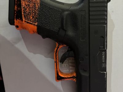 Glock BB gun uses CO2