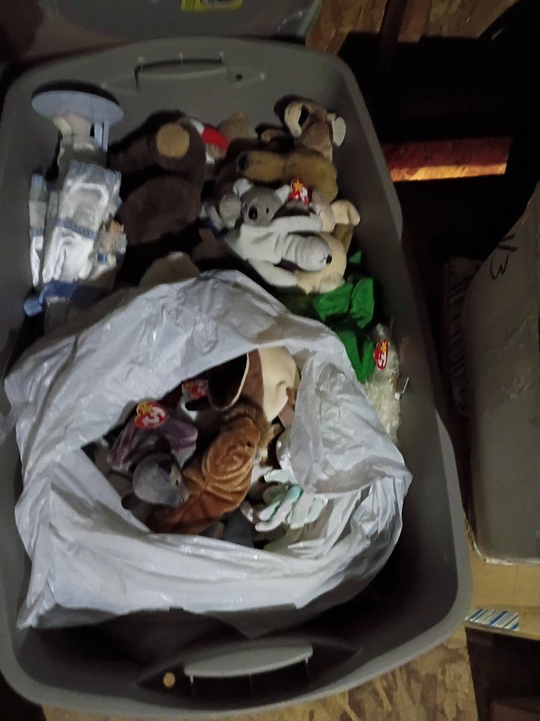 Large Lot of Vintage TY Beanie Babies & Plush Toys - Assorted Animals & Characters