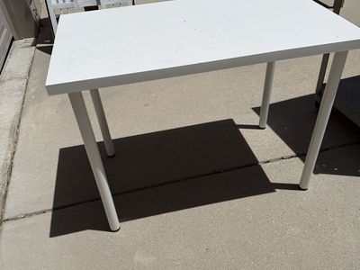Ikea white table with removable legs