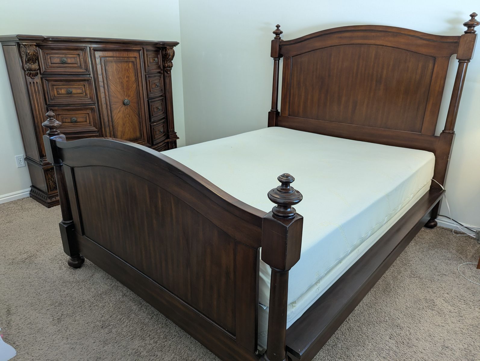 Bedroom Set – 10 Drawer Wood Dresser w/ Hidden Jewelry Cabinet & Queen Bed Set