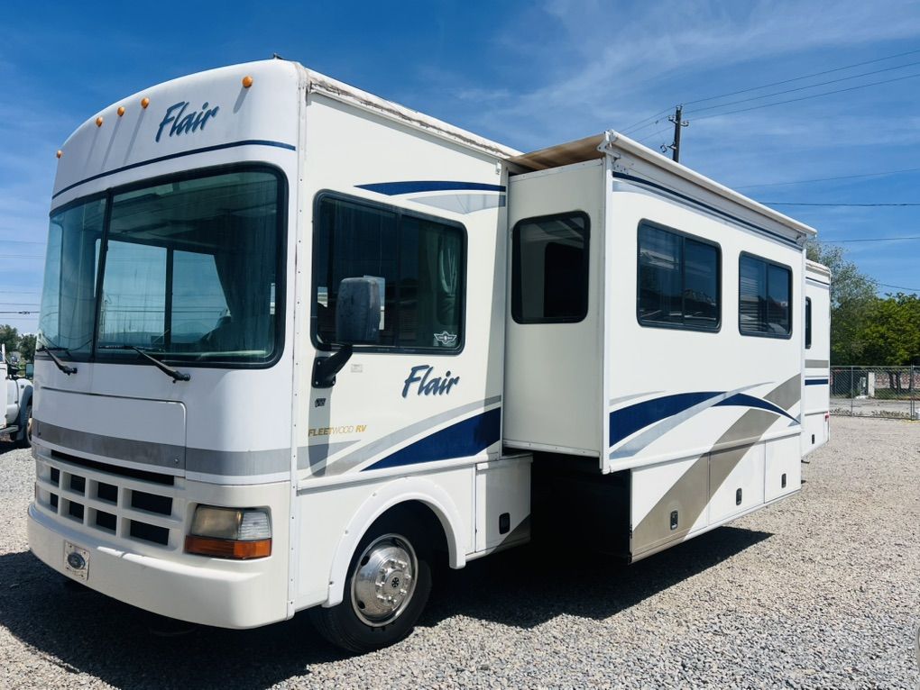 2000 Fleetwood Flair Class A