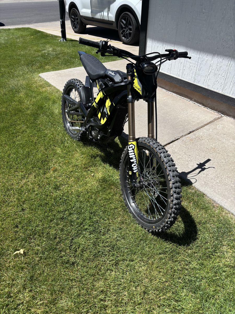 2025 Surron Light Bee X Electric Dirt Bike - Excellent Condition, Low Miles,