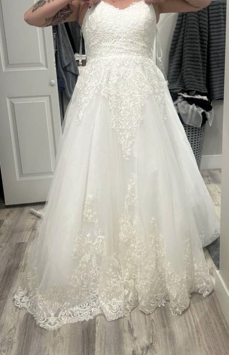White A-Line Wedding Dress with Lace Applique Strapless Sweetheart Neckline Bridal Gown + Simple Elegant Veil + Accessories