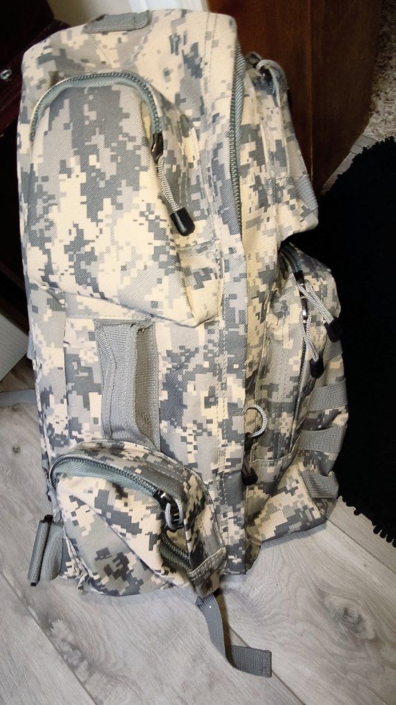 Celestron Digital Camo Backpack with Tripod & Accessory Bag - new