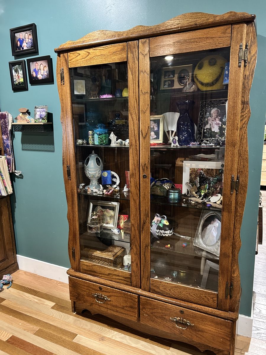 Curio Cabinet Wolid Oak Glass Doors & Glass Shelve