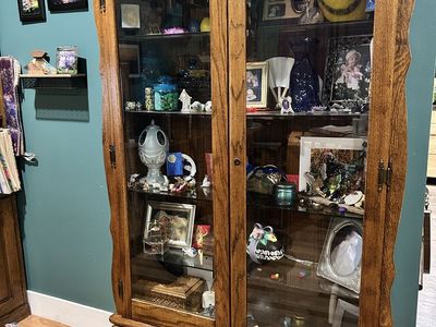 Curio Cabinet Wolid Oak Glass Doors & Glass Shelve