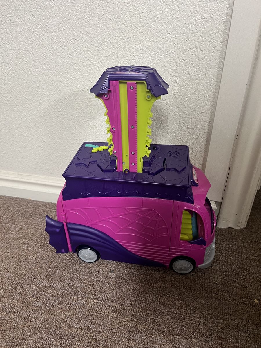 Vampirina Rock N Jam Touring Van Bus Just Play