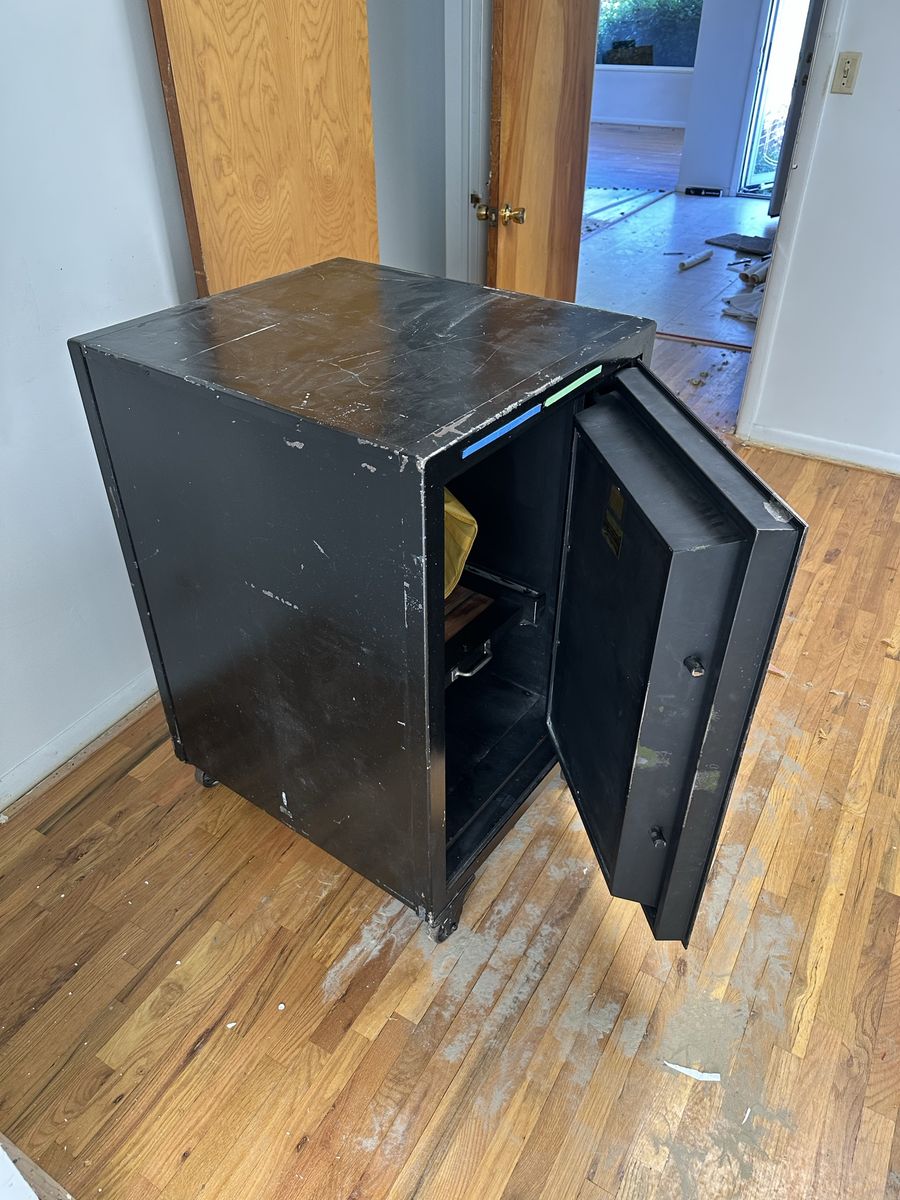 The MaCaskey Register CO. Antique safe