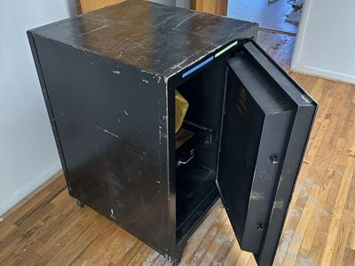 The MaCaskey Register CO. Antique safe
