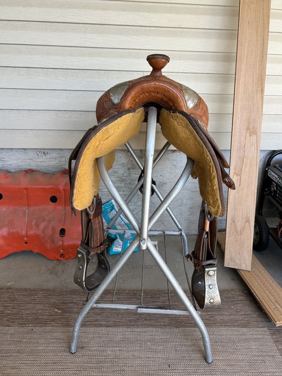 Show Saddle