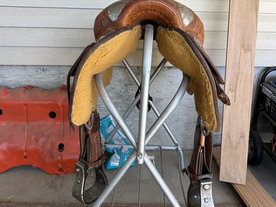 Show Saddle