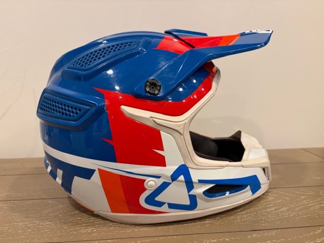 Leatt GPX5.5 Helmet XL - lots of venting, great for single track and hard enduro!